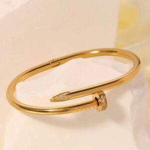 Nail bangle with stones gold filled
